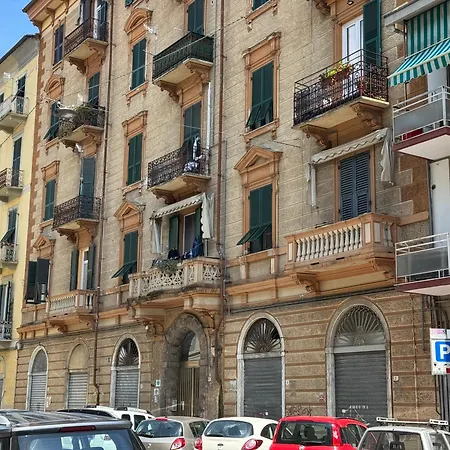 J & R La Spezia