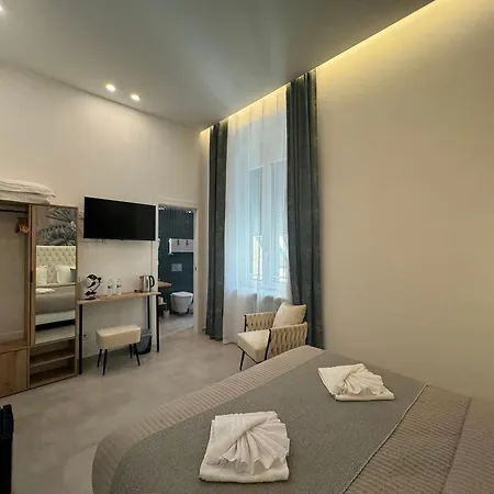 J & R Guest house *